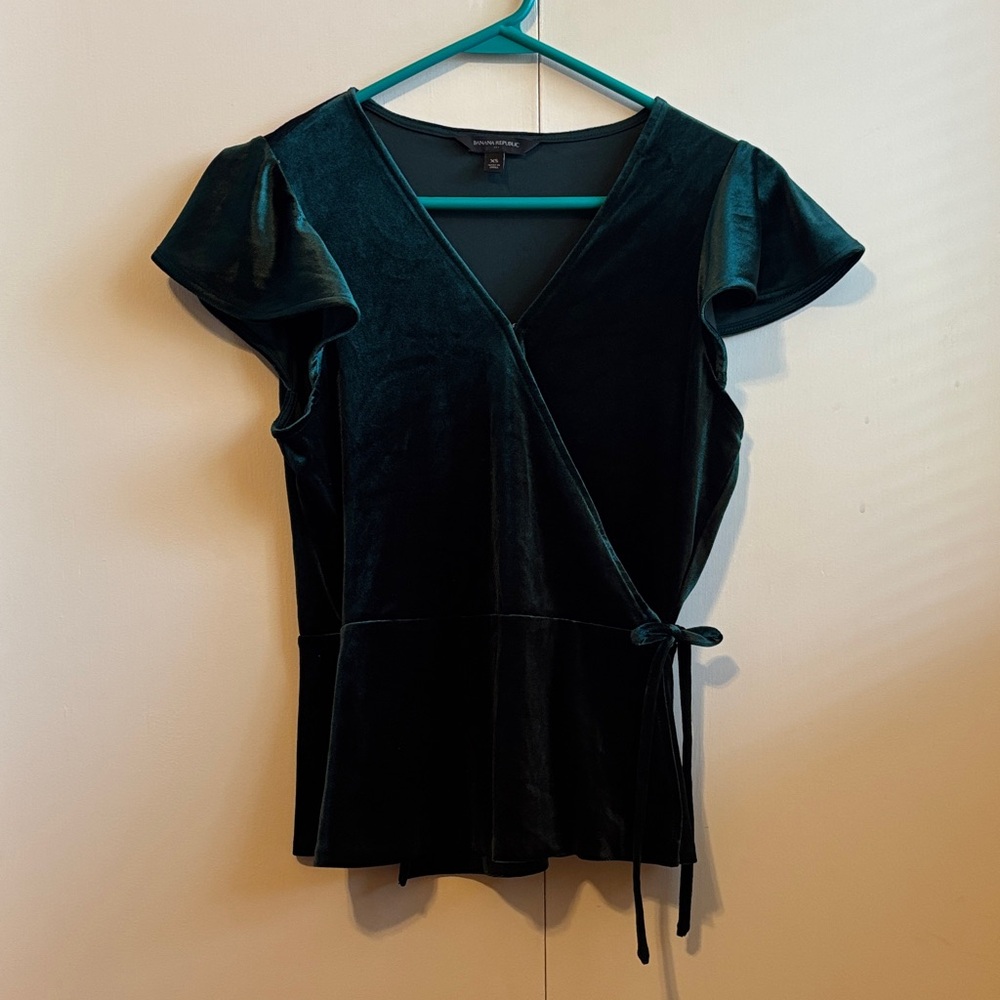 Banana Republic 2019 Holiday Women’s XS Green Velvet Wrap Short Sleeve Blouse